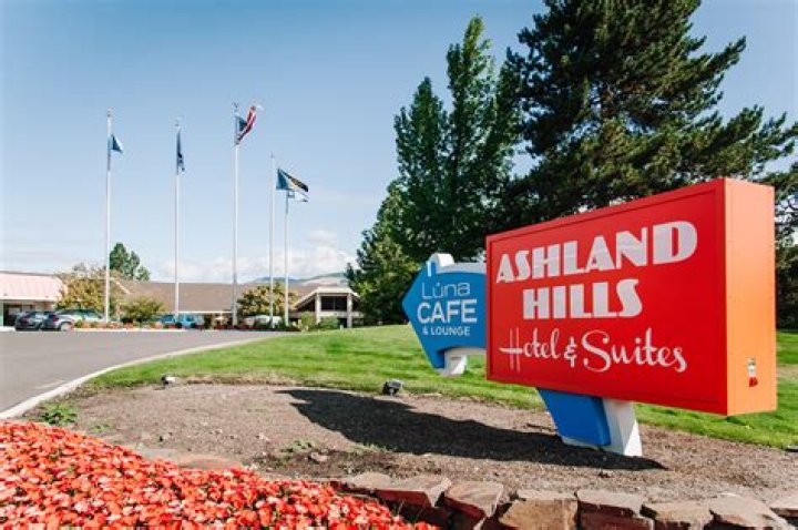 A Comprehensive Guide to Ashland Hills Hotel in Ashland, Oregon