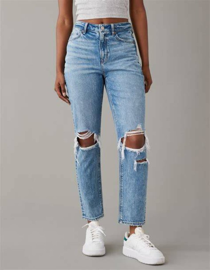 Discovering the Allure of American Eagle Mom Jeans