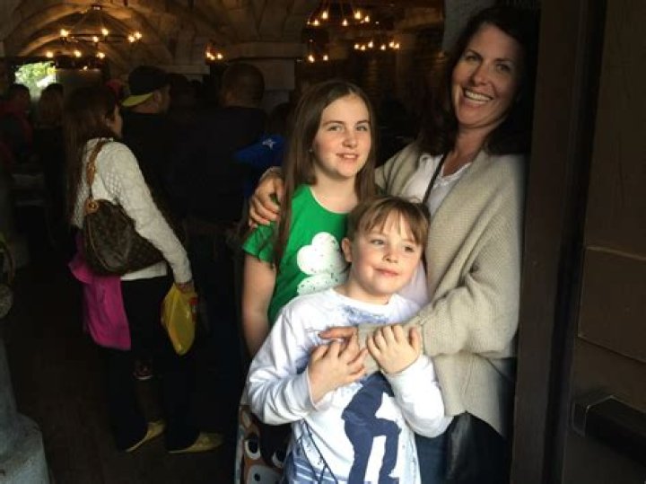 Lochlyn Munro's Family Ties: An Inside Look