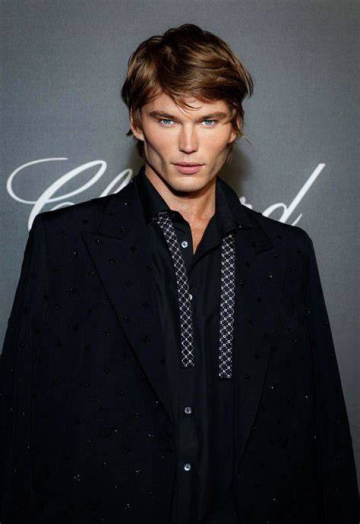 Unveiling the Enigma of Jordan Barrett: The Rising Star of Fashion